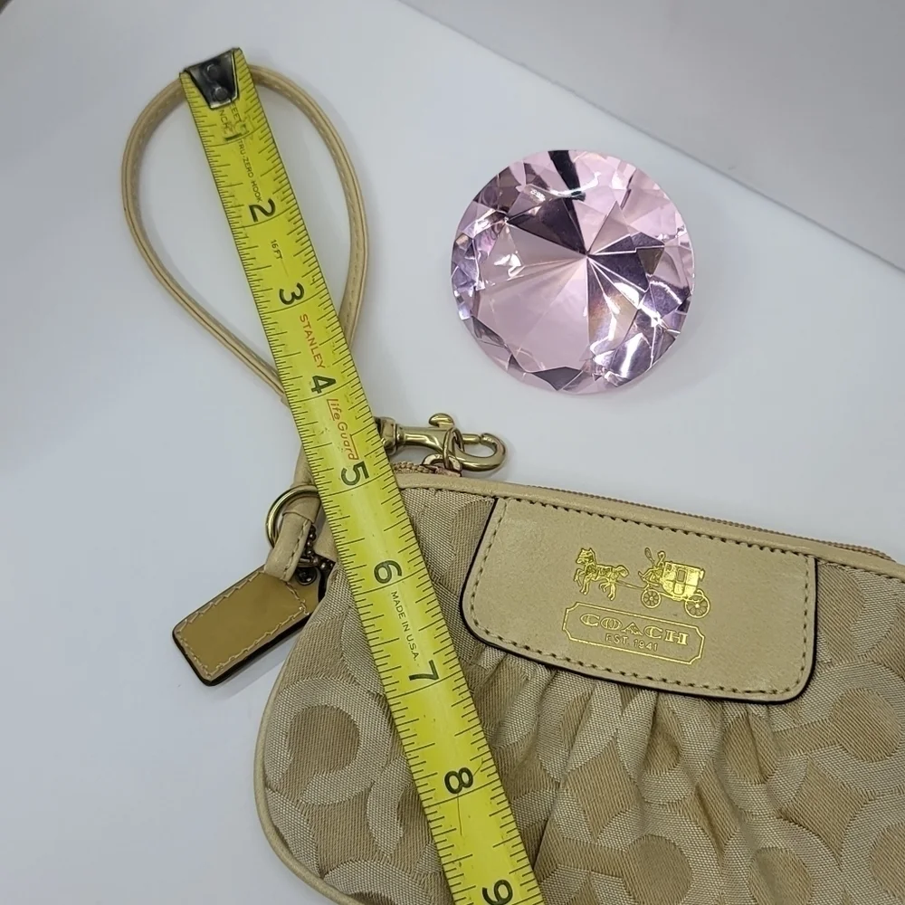 COACH WOMEN SIGNATURE WRISTLET TAN